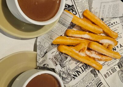 Chocolate con churros en Santillana del Mar