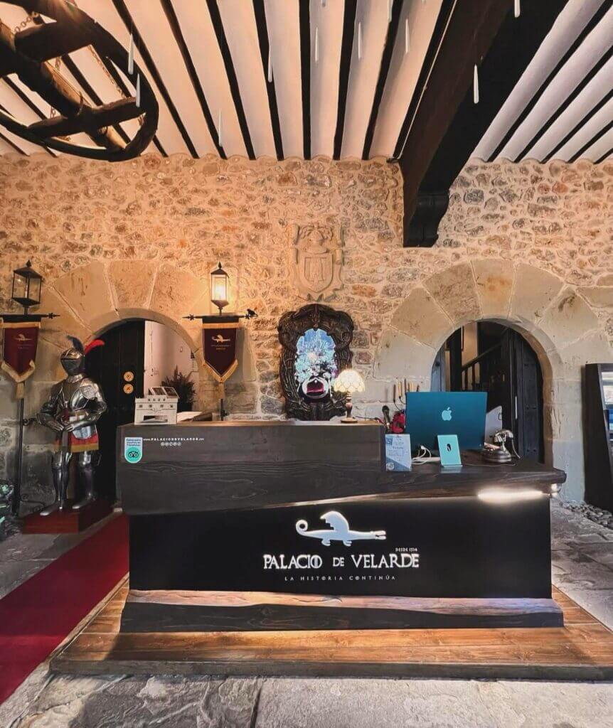 Palacio-de-Velarde_entrada