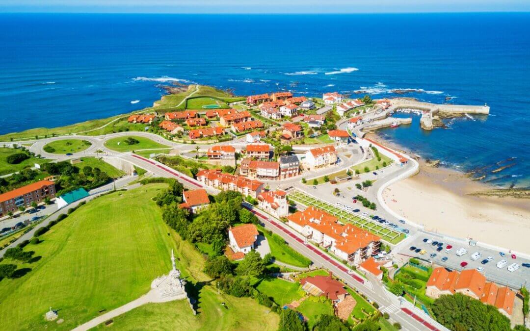 De Santillana a Comillas: un encantador viaje de arte, costa y sabor
